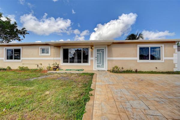 Lake Lucerne Estates, 2341 NW 208th St, Miami Gardens, Florida 33056, image 1