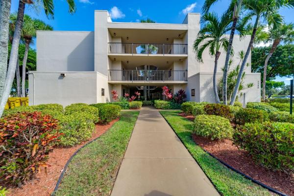 Coconut Palm At Las Verdes, 5280 Las Verdes Cir #205, Delray Beach, Florida 33484, image 1