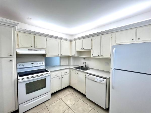 Cambridge House Of Carriage Hills, 351 Cambridge Rd #102, Hollywood, Florida 33024, image 1