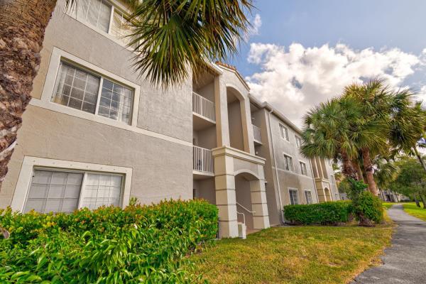 Evergreen Lakes, 5035 Wiles Rd #208, Coconut Creek, Florida 33073, image 1