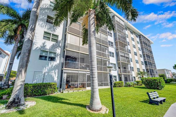 River Bend At River Shores, 3010 NE 16th Ave #105, Oakland Park, Florida 33334, image 1