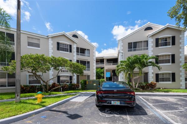LakeView Club, 2810 N Oakland Forest Dr #211, Oakland Park, Florida 33309, image 1