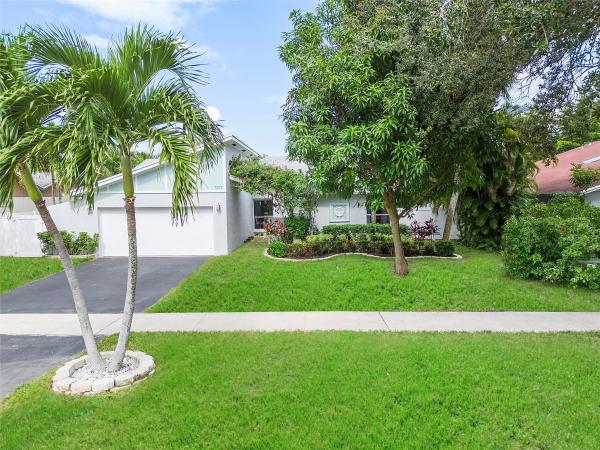 Gates Of Hillsboro, 3917 NW 2nd Ct, Deerfield Beach, Florida 33442, image 1