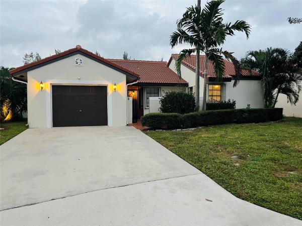 Columbia Square, 5 Columbia Ct, Deerfield Beach, Florida 33442, image 1