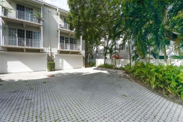 Manor Oaks Townhomes, 2685 NE 9th Ave #9, Wilton Manors, Florida 33334, image 1