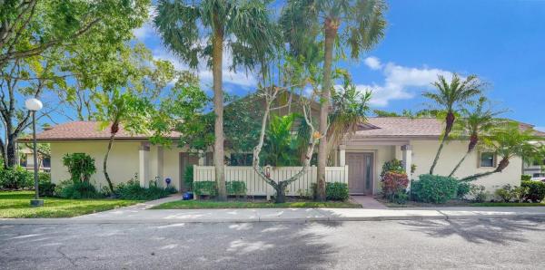 Applewood Village 3, 4638 Carambola Cir #2720, Coconut Creek, Florida 33066, image 1