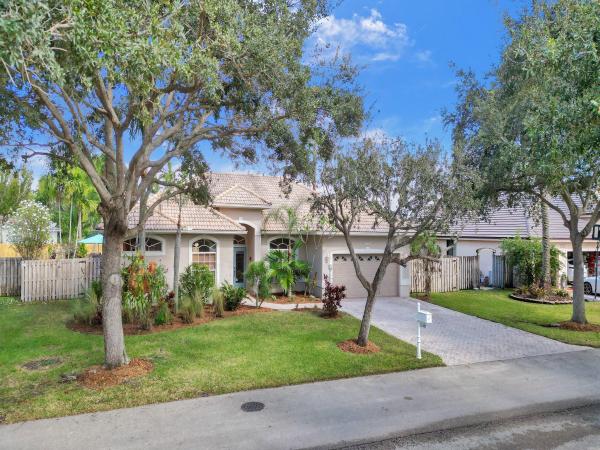 Estates Of Stirling Lake, 16401 Ontario Pl, Davie, Florida 33331, image 1