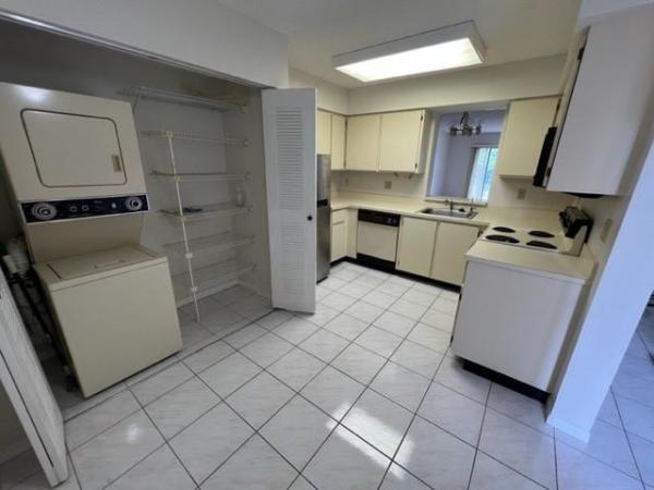 Huntington Lakes 3, 7267 Huntington Ln #304, Delray Beach, Florida 33446, image 2