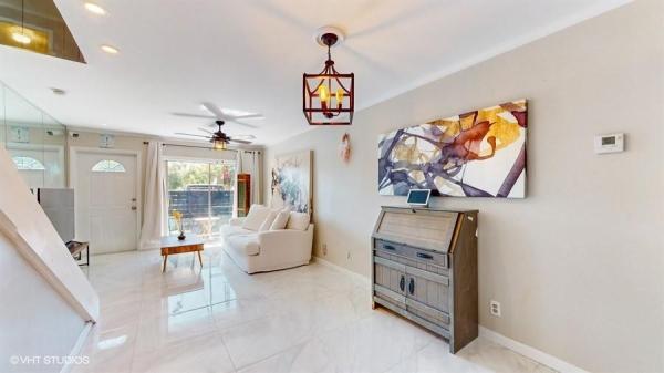 Crossroads, 1831 NE 51st St #E4, Fort Lauderdale, Florida 33308, image 3