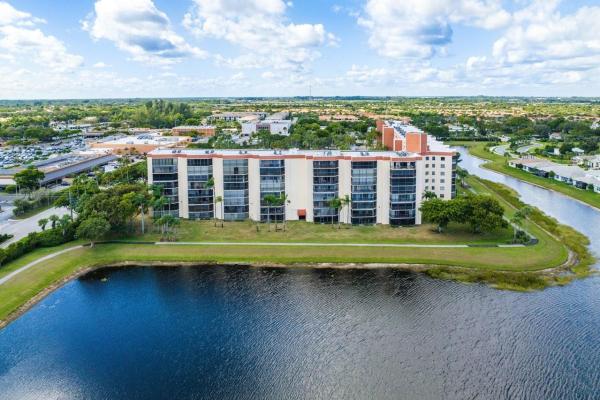Huntington Towers, 7360 S Oriole Blvd #303, Delray Beach, Florida 33446, image 1