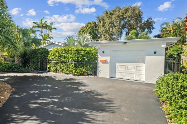 Middle River Estates, 2845 NE 17th Ter, Wilton Manors, Florida 33334, image 1