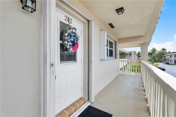 Venetian Park Gardens, 2115 NE 42nd Ct #202N, Lighthouse Point, Florida 33064, image 2