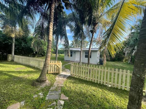 Model Land, 2729 Helyn Rd, Lake Worth Beach, Florida 33461, image 1