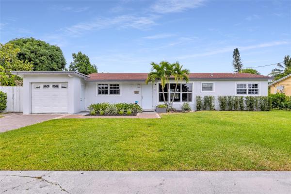 Bonnie Loch, 321 NW 39th St, Deerfield Beach, Florida 33064, image 1