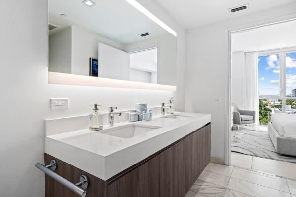 Tiffany House, 401 N Birch Rd #712, Fort Lauderdale, Florida 33304, image 2