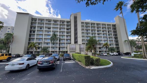 Le Club At Cypress Bend, 2112 S Cypress Bend Dr #801, Pompano Beach, Florida 33069, image 2