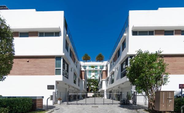 101 Bay Harbor Townhouse, 1161 101st St #1161, Bay Harbor Islands, Florida 33154, image 1
