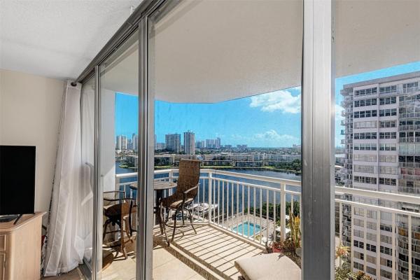 Del Prado, 18061 Biscayne Blvd #1503-2, Aventura, Florida 33160, image 3