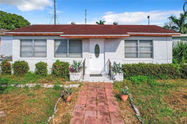 Baileys, 1301 SW Avenue C Pl, Belle Glade, Florida 33430, image 1
