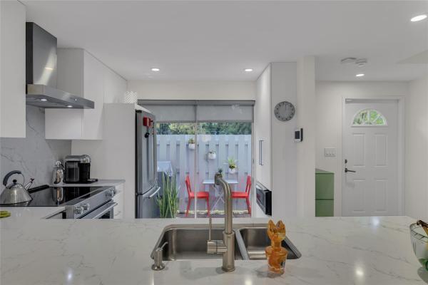 Edgewater Townhomes, 1865 NE 15th Ave, Fort Lauderdale, Florida 33305, image 2
