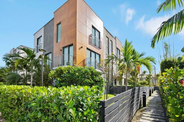 912 Victoria Townhomes, 918 NE 4th St, Fort Lauderdale, Florida 33301, image 1