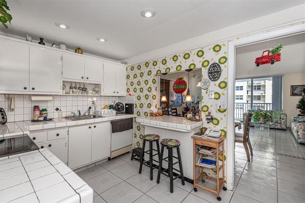 Cambridge Towers, 1601 S Ocean Dr #702, Hollywood, Florida 33019, image 1