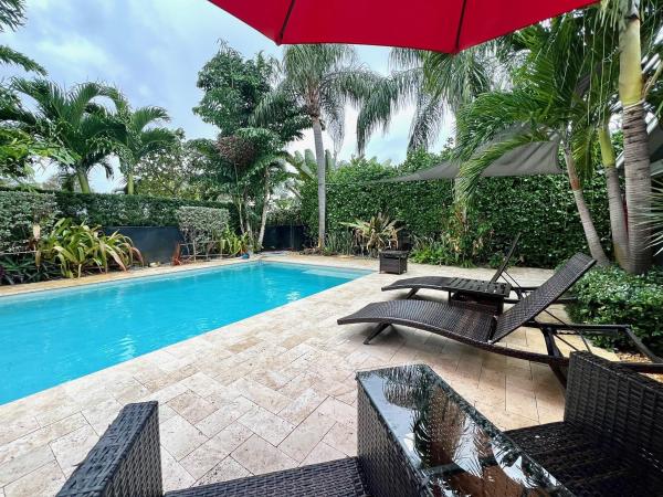 Tropical Manors, 525 NE 27th Dr, Wilton Manors, Florida 33334, image 1