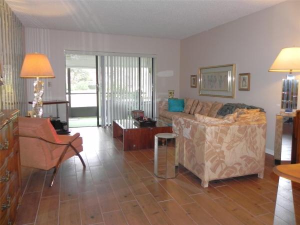 Villas At Carriage Hills Lakeside, 2 Briarwood Cir #105, Hollywood, Florida 33024, image 3
