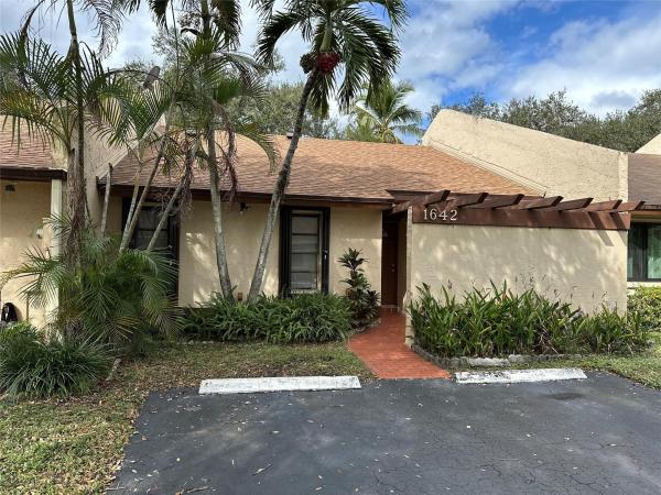 East Lakes Townhomes, 1642 NW 96th Ave, Pembroke Pines, Florida 33024, image 1