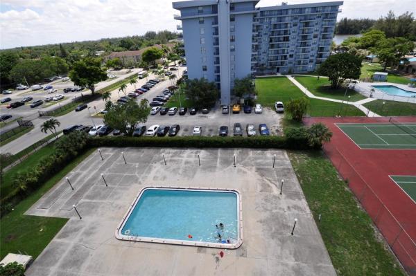Parkway Towers, 15600 NW 7th Ave #115, Golden Glades, Florida 33169, image 2