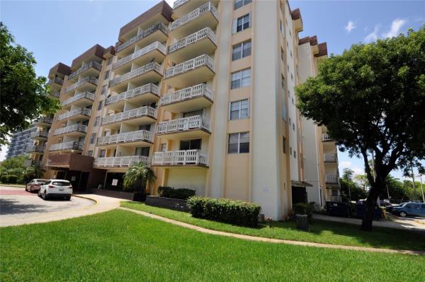 Parkway Towers, 15600 NW 7th Ave #115, Golden Glades, Florida 33169, image 1