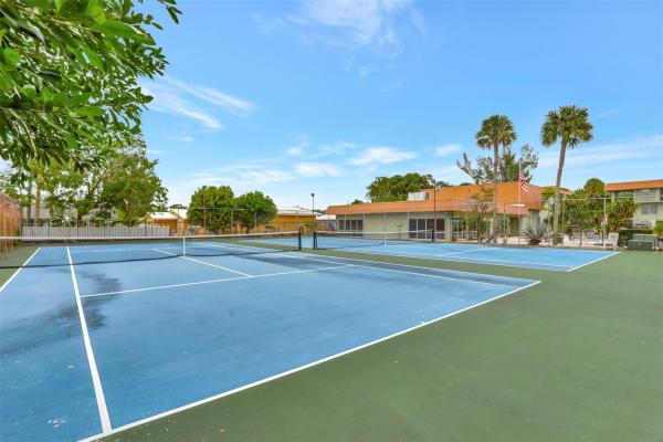 The Racquet Club, 805 W Oakland Park Blvd #E2, Oakland Park, Florida 33311, image 3