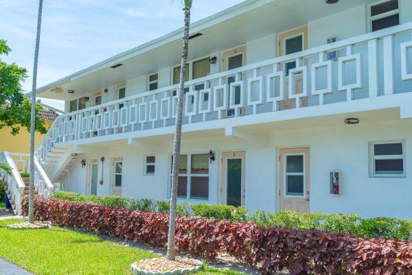 Pompano Lodge, 800 Pine Dr #18, Pompano Beach, Florida 33060, image 1