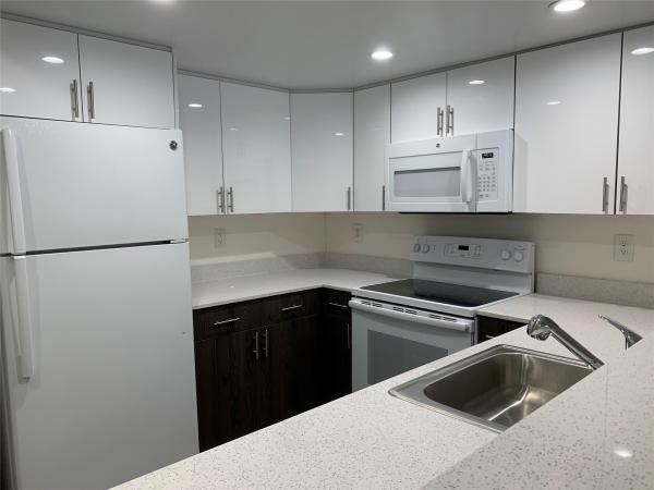 Country Club Towers, 18335 NW 68th Ave #700-504, Hialeah, Florida 33015, image 1