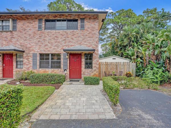 Wilton Pines Townhomes, 2116 NE 9th Ave, Wilton Manors, Florida 33305, image 1