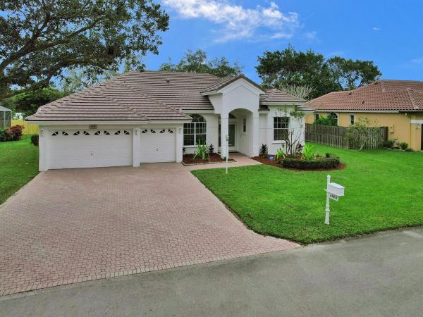 Estates Of Stirling Lake, 6081 Superior Blvd, Davie, Florida 33331, image 1