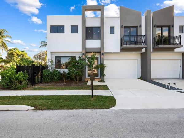 Seawanna, 702 SW 7th St, Fort Lauderdale, Florida 33315, image 1