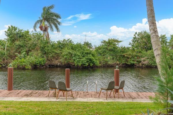 Tropical Gardens, 512 NE 19th St, Wilton Manors, Florida 33305, image 3