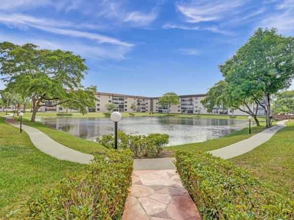 Lakes Of Carriage Hills, 4960 Sabal Palm Blvd #415, Tamarac, Florida 33319, image 1