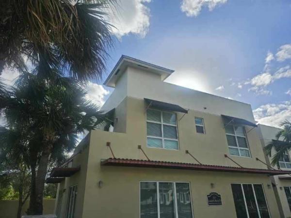 43rd Street Village, 4301 NE 1st Ter #4, Oakland Park, Florida 33334, image 1