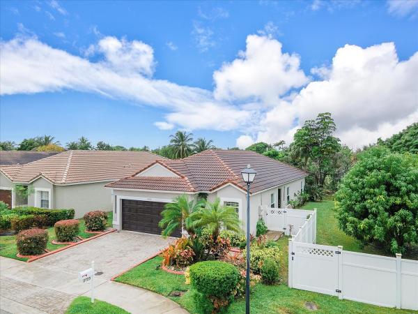 Willow Lake, 2725 Willow Ln, Lauderdale Lakes, Florida 33311, image 1