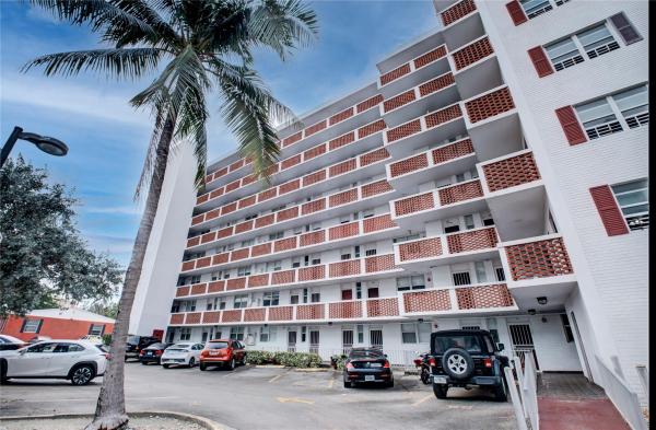 Eastern Shores White House, 3660 NE 166th St #809, North Miami Beach, Florida 33160, image 1