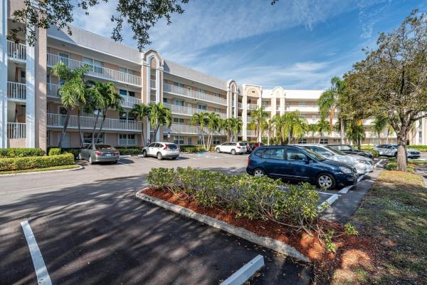 Sunrise Lakes 4, 10155 NW 24th Pl #401, Sunrise, Florida 33322, image 1