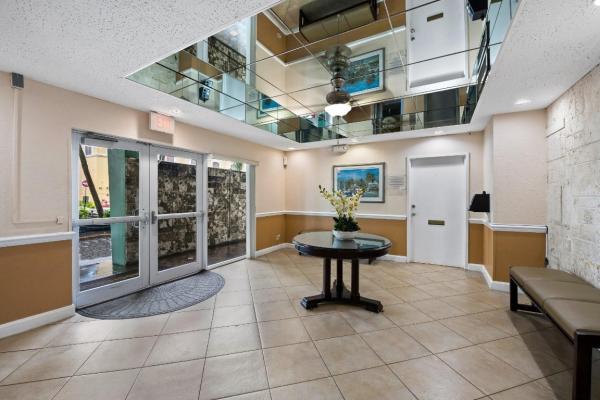 Horizon House, 2555 NE 11th St #806, Fort Lauderdale, Florida 33304, image 2