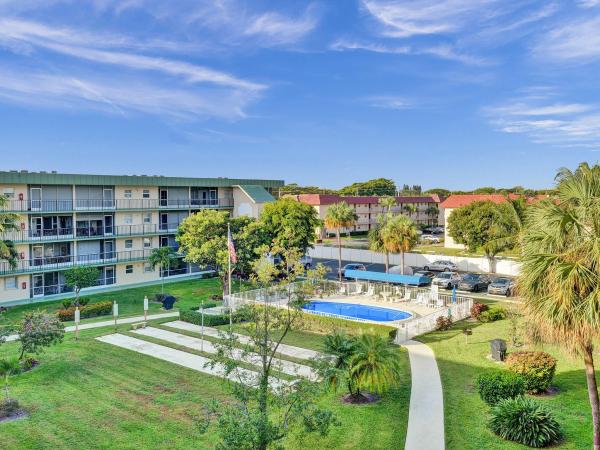 Hampton Gardens, 802 SE 7th St #405, Deerfield Beach, Florida 33441, image 1