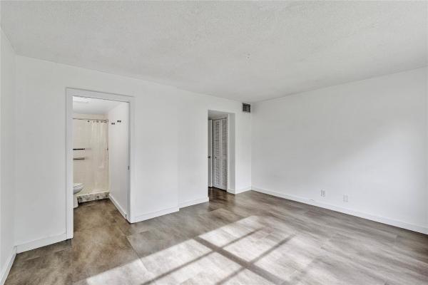 Kings Park Garden, 4025 N Federal Hwy #124C, Fort Lauderdale, Florida 33308, image 3