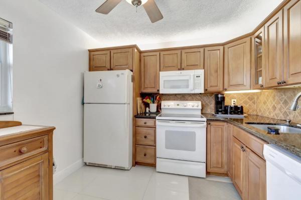 Village Royale Greenway, 2620 NE 1st Ct #4150, Boynton Beach, Florida 33435, image 2