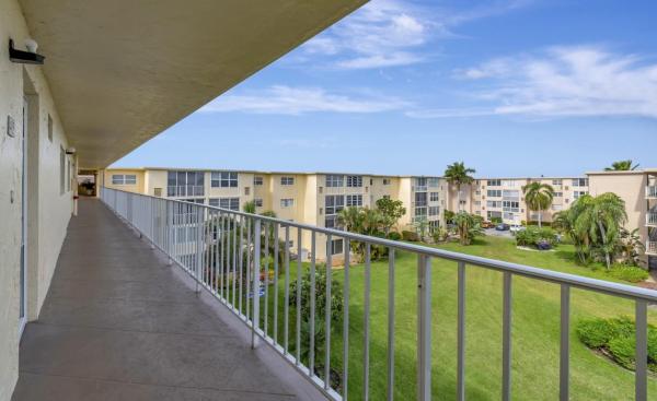 Village Royale Greenway, 2620 NE 1st Ct #4150, Boynton Beach, Florida 33435, image 1
