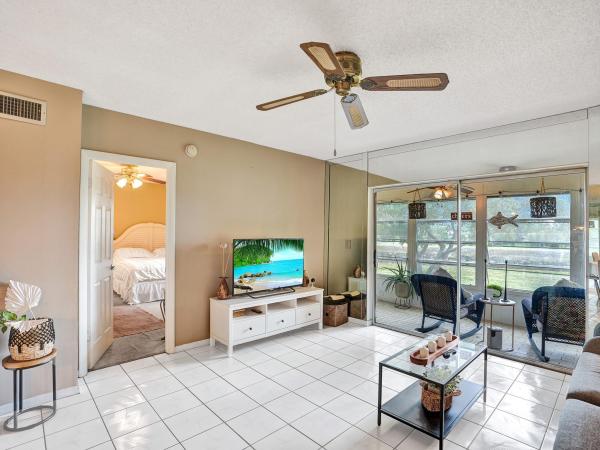 Oriole Gardens 3, 7610 NW 1st St #203, Margate, Florida 33063, image 1