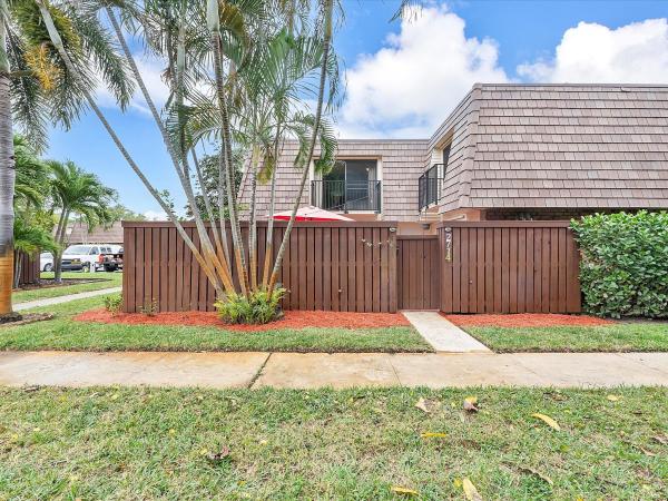 Waterford Courtyards South, 2714 SW 15th St #2714, Deerfield Beach, Florida 33442, image 1
